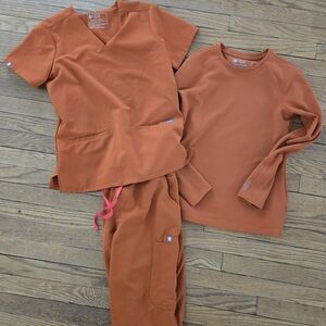Figs Orange Scrub Set